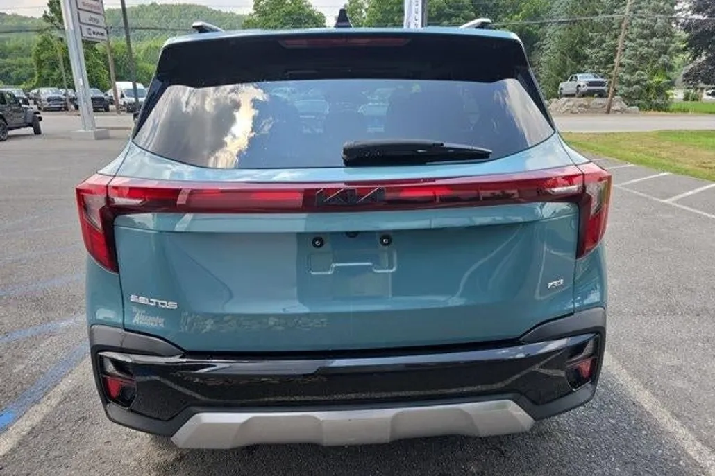 2024 Kia Seltos SX photo 1