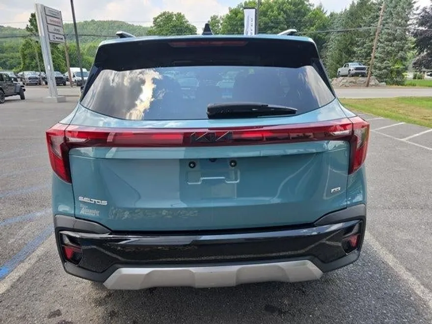 2024 Kia Seltos SX photo 1