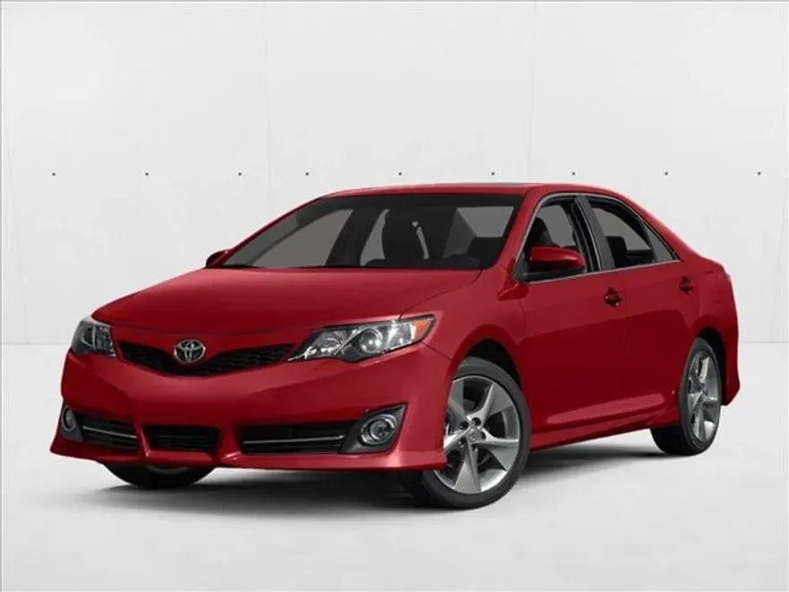 2014 Toyota Camry SE photo 1