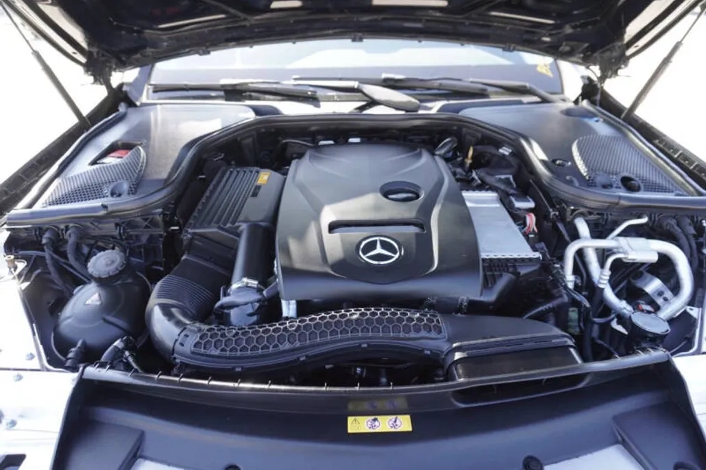2018 Mercedes Benz E 300 photo 1