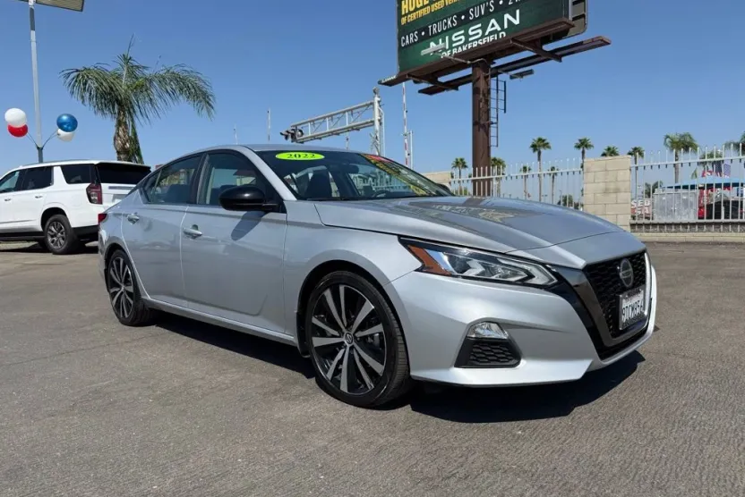 2022 Nissan Altima 2.5 SR photo 1
