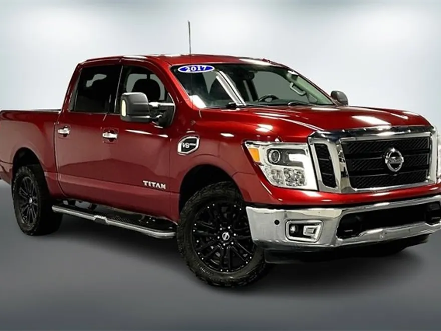 2017 Nissan Titan SL photo 1
