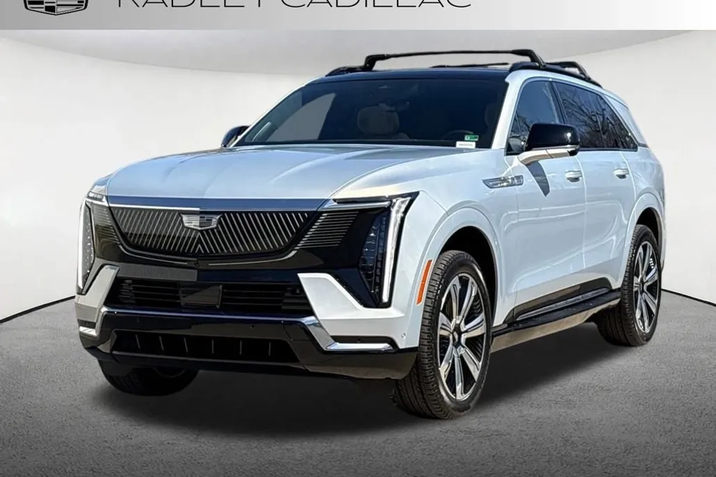 2025 Cadillac Escalade IQ Luxury photo 1