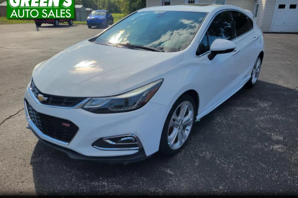 2017 Chevrolet Cruze Premier photo 1