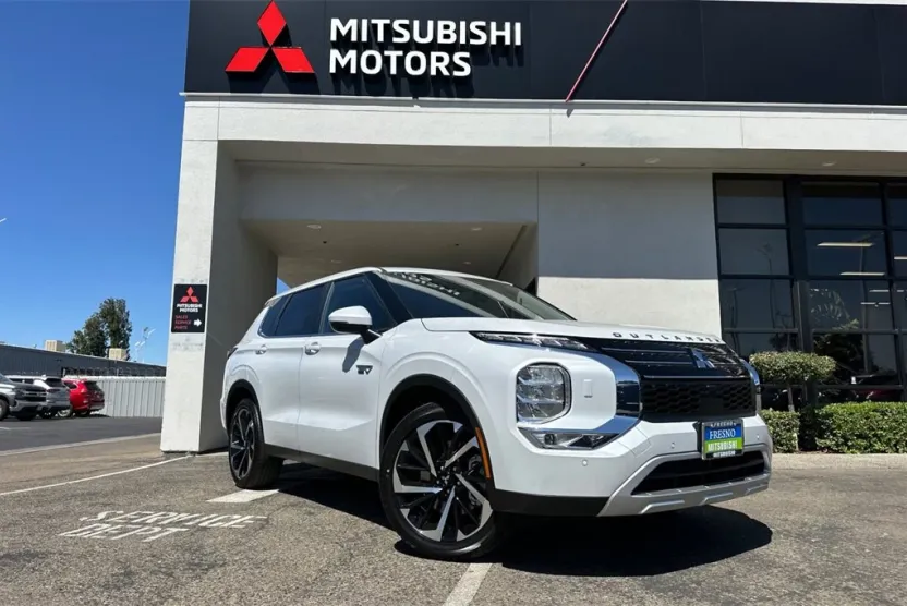 2025 Mitsubishi Outlander PHEV SE photo 1