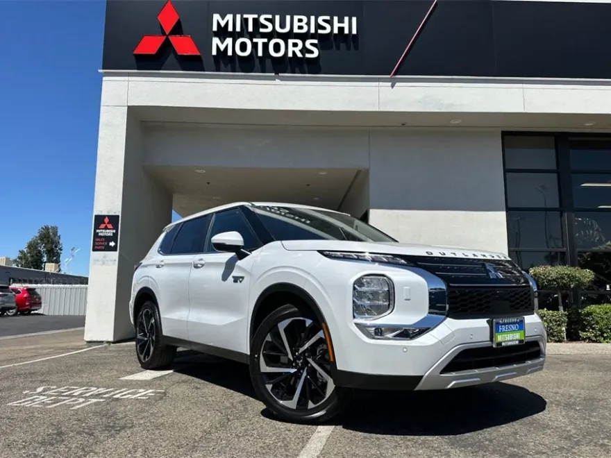 2025 Mitsubishi Outlander PHEV SE photo 1