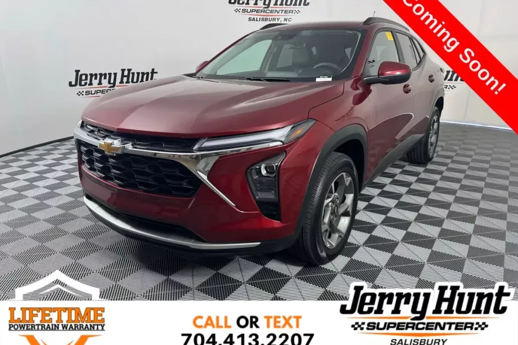2024 Chevrolet Trax LT photo 1