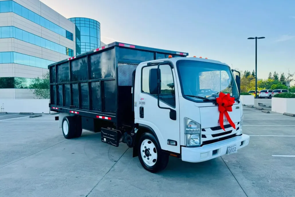 2019 Isuzu NRR photo 1