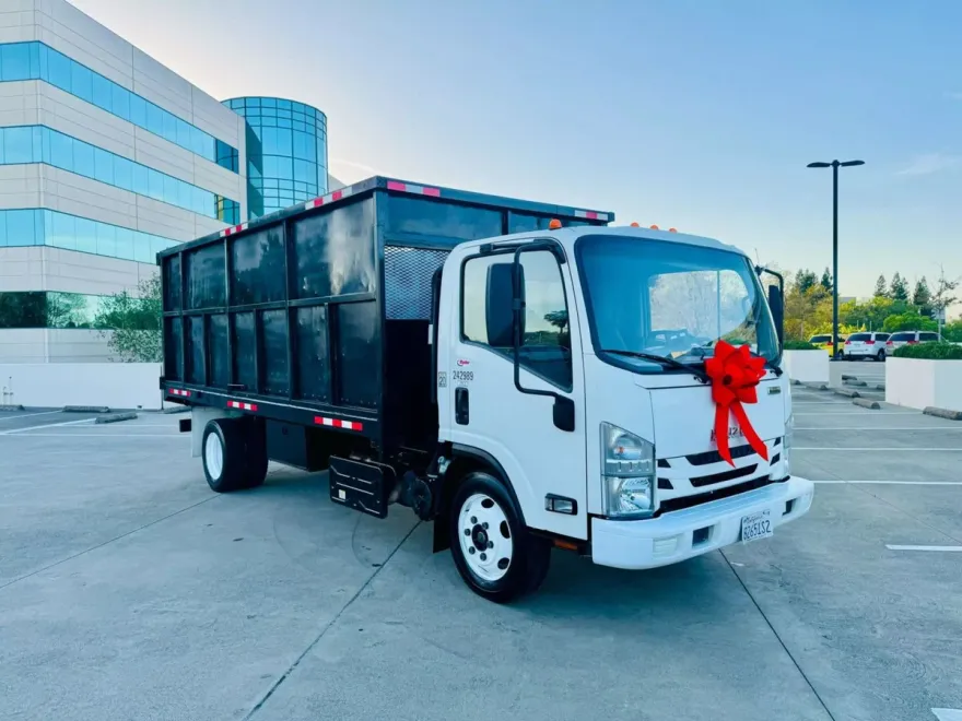 2019 Isuzu NRR photo 1