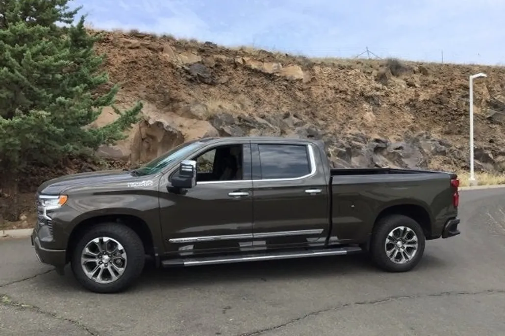 2023 Chevrolet Silverado 1500 High Country photo 1