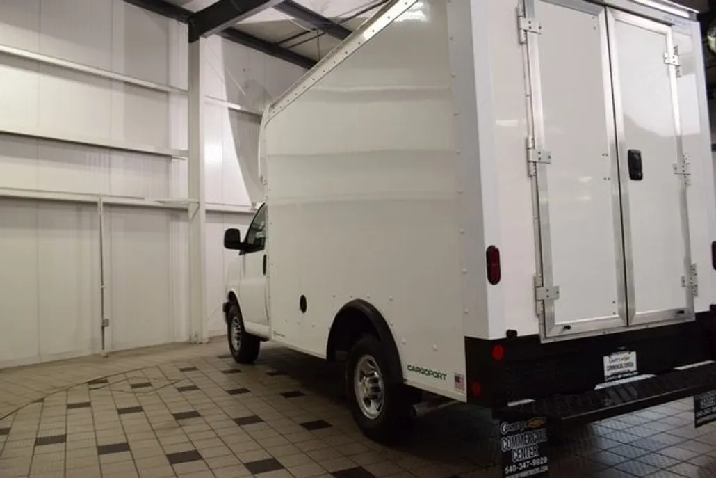 2025 Chevrolet Express Cutaway 3500 Van photo 1