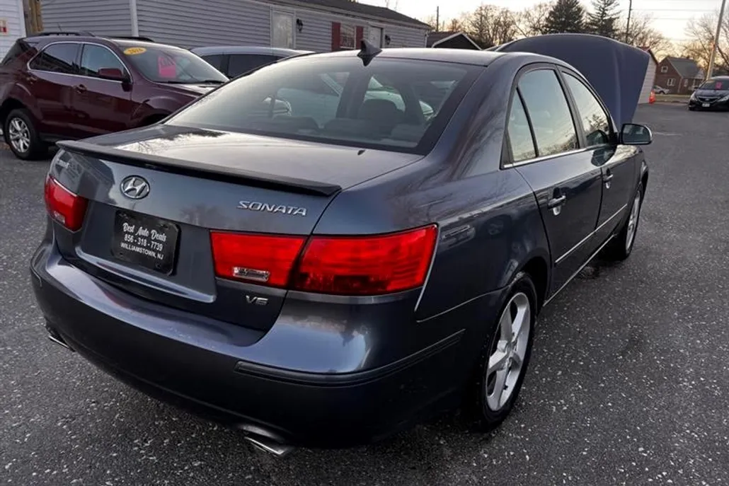 2010 Hyundai Sonata SE photo 1