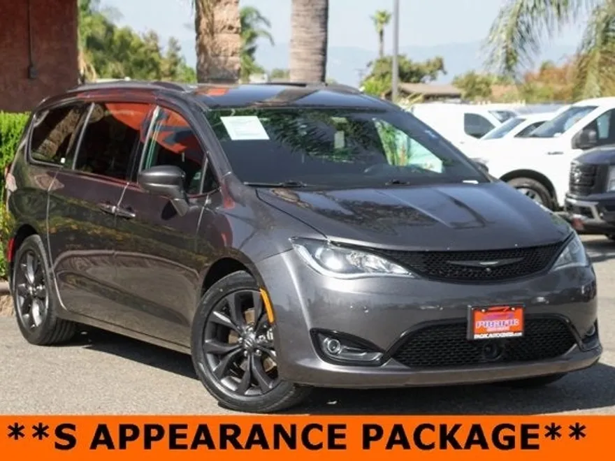 2019 Chrysler Pacifica Touring Plus photo 1