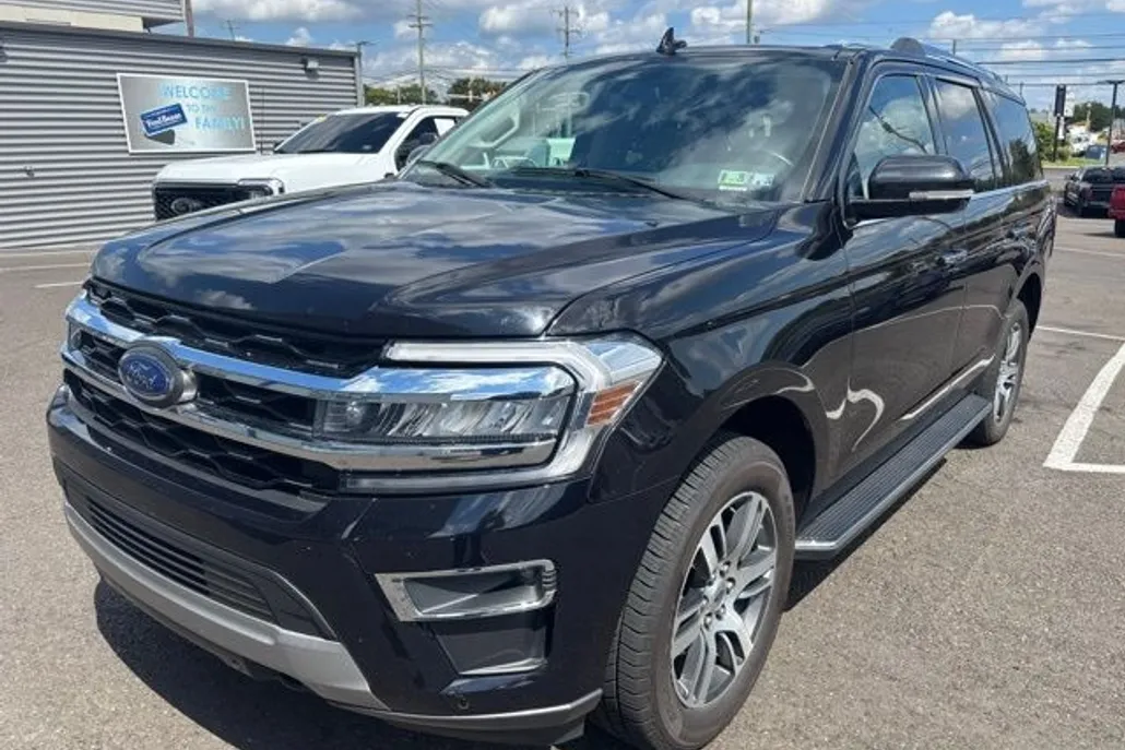 2023 Ford Expedition Limited photo 1