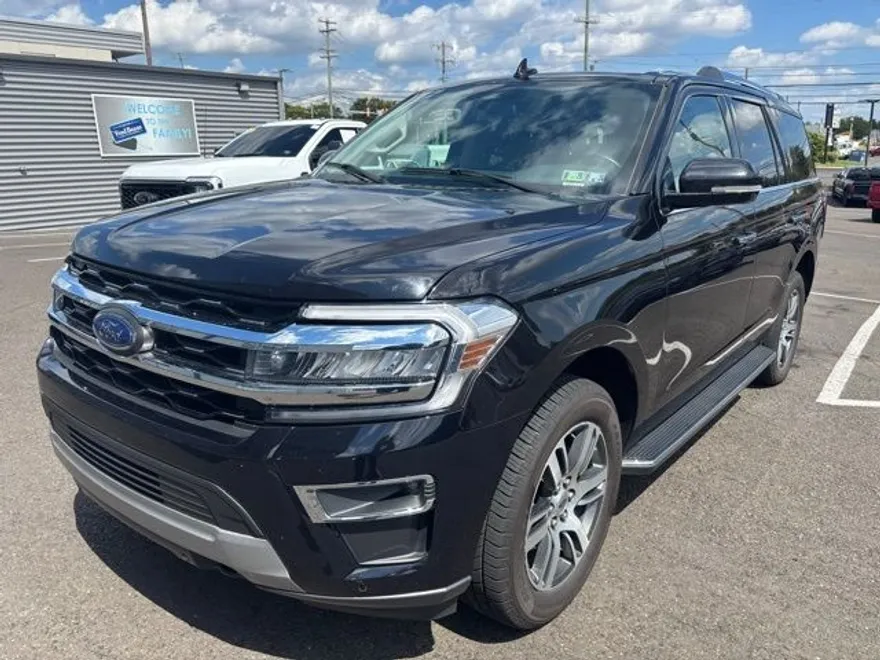 2023 Ford Expedition Limited photo 1