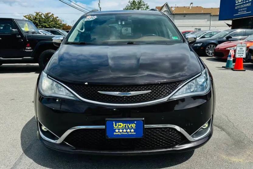 2017 Chrysler Pacifica Limited photo 1