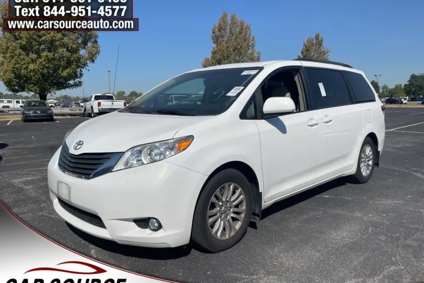 2014 Toyota Sienna L photo 1