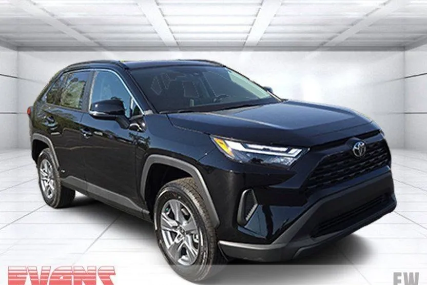 2025 Toyota RAV4 Hybrid XLE photo 1
