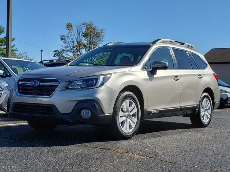 2018 Subaru Outback Premium photo 1