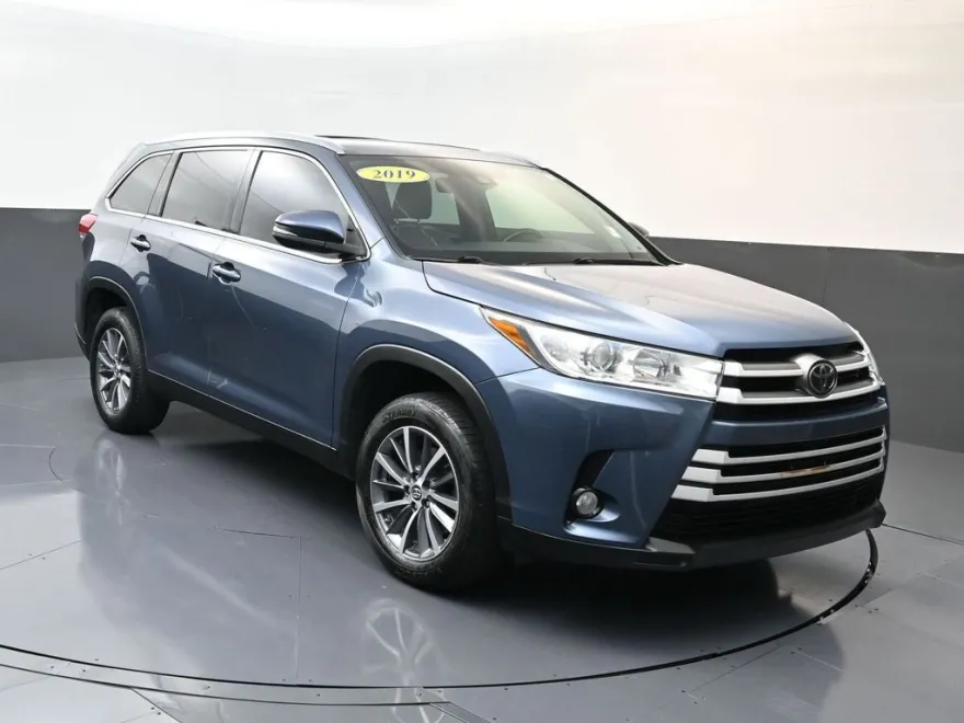 2019 Toyota Highlander SE photo 1