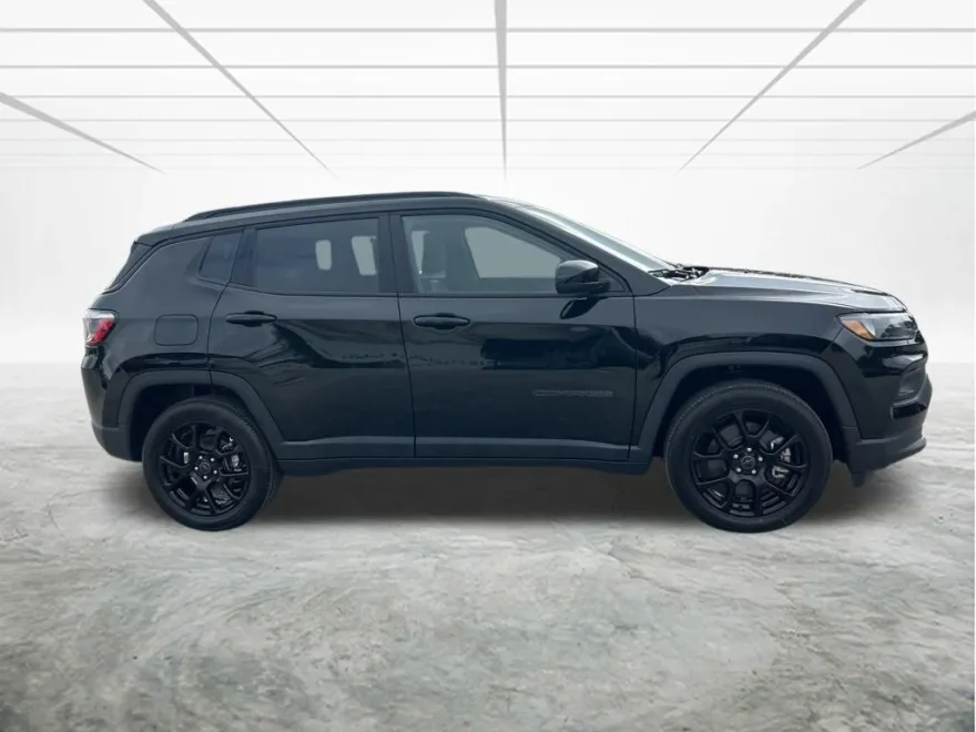 2025 Jeep Compass Latitude photo 1