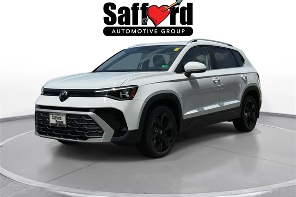 2025 Volkswagen Taos SE photo 1