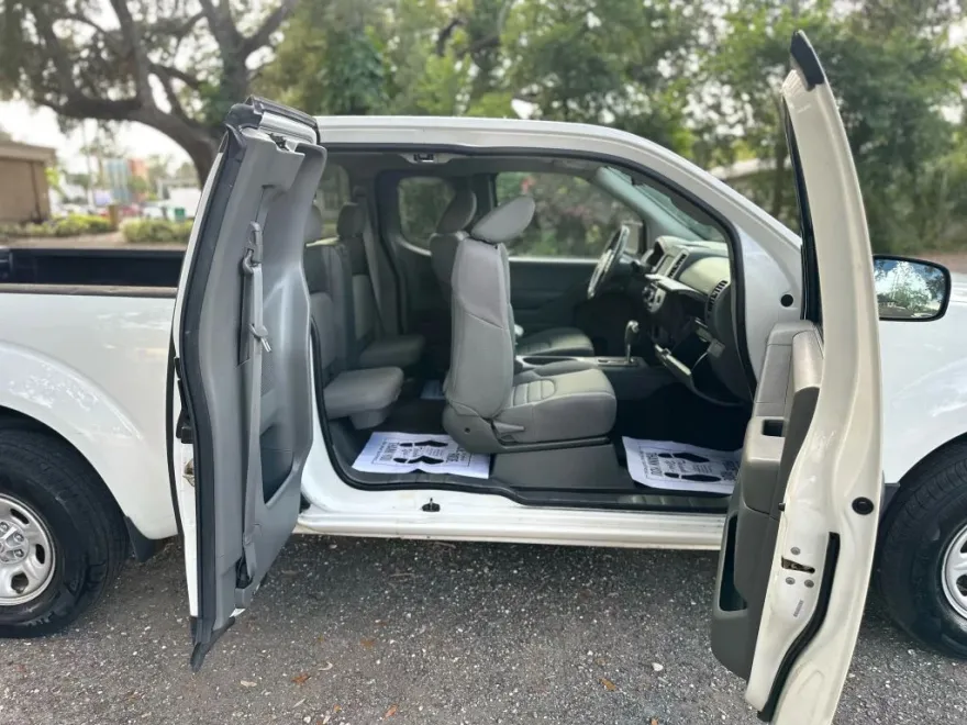 2019 Nissan Frontier King Cab S photo 2