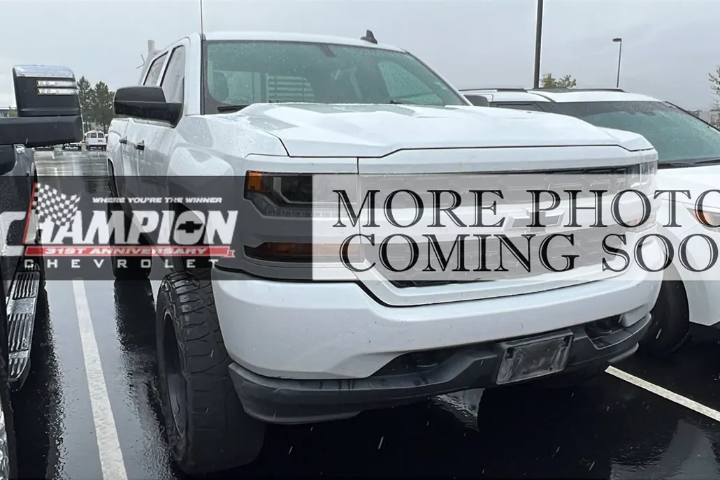 2018 Chevrolet Silverado Custom photo 1