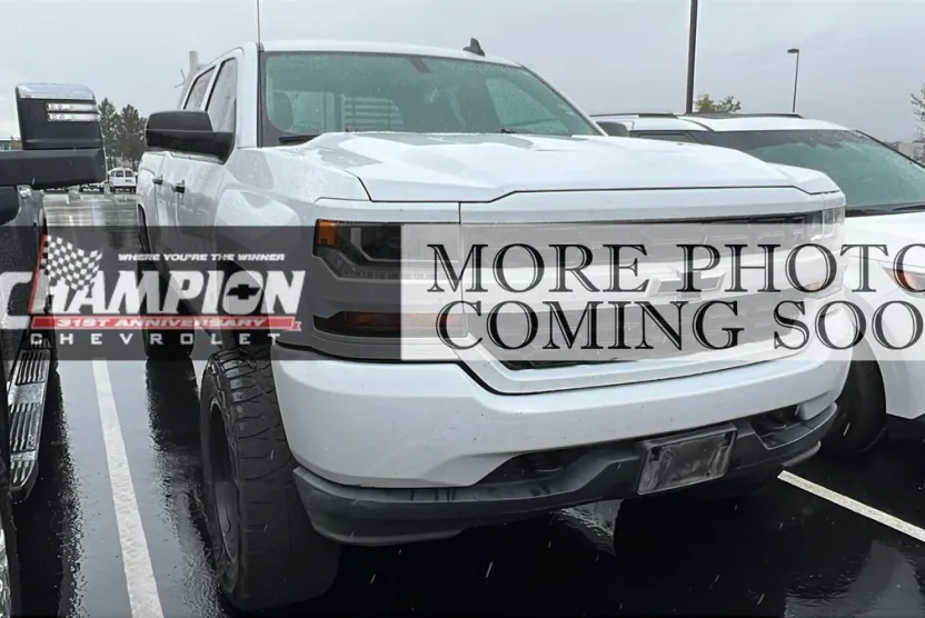 2018 Chevrolet Silverado Custom photo 1