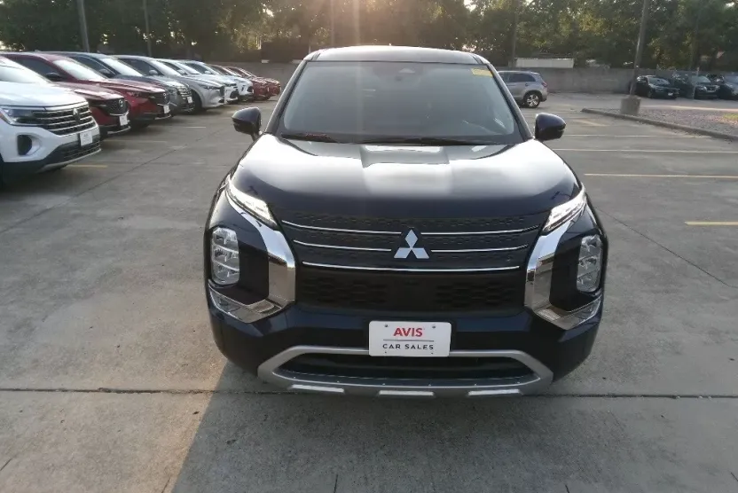 2023 Mitsubishi Outlander PHEV photo 1