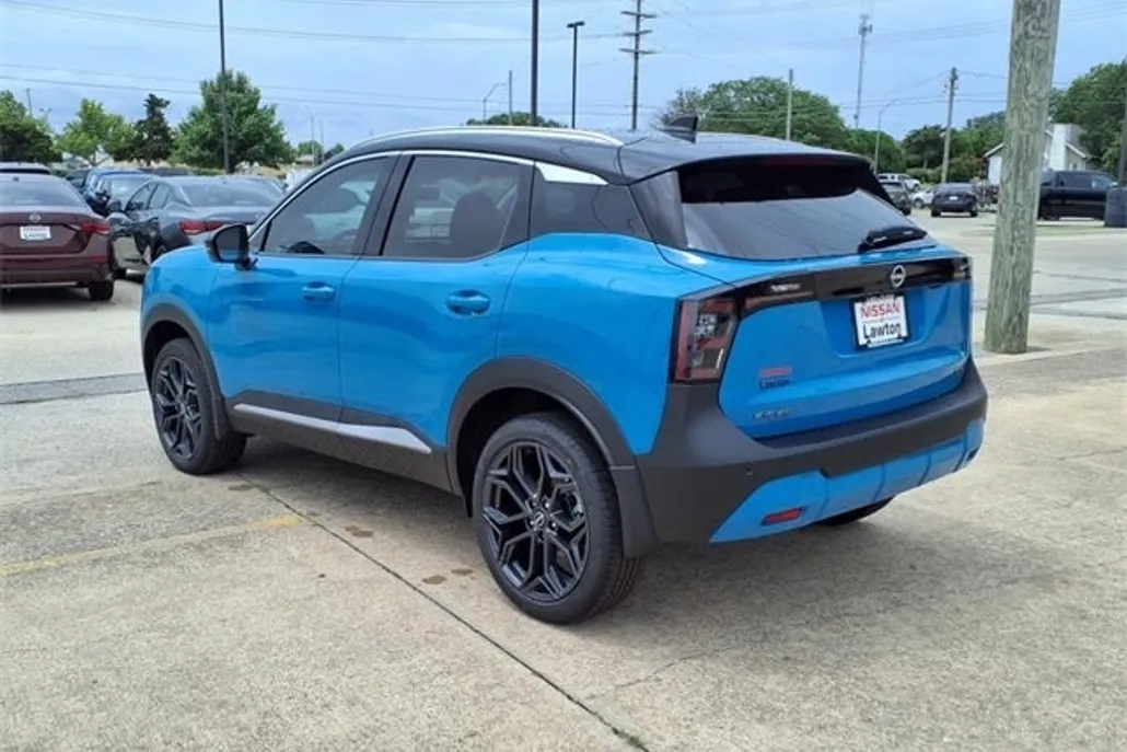 2025 Nissan Kicks SR photo 1