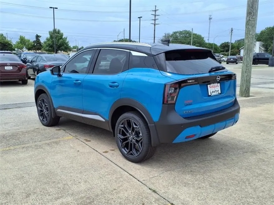 2025 Nissan Kicks SR photo 1