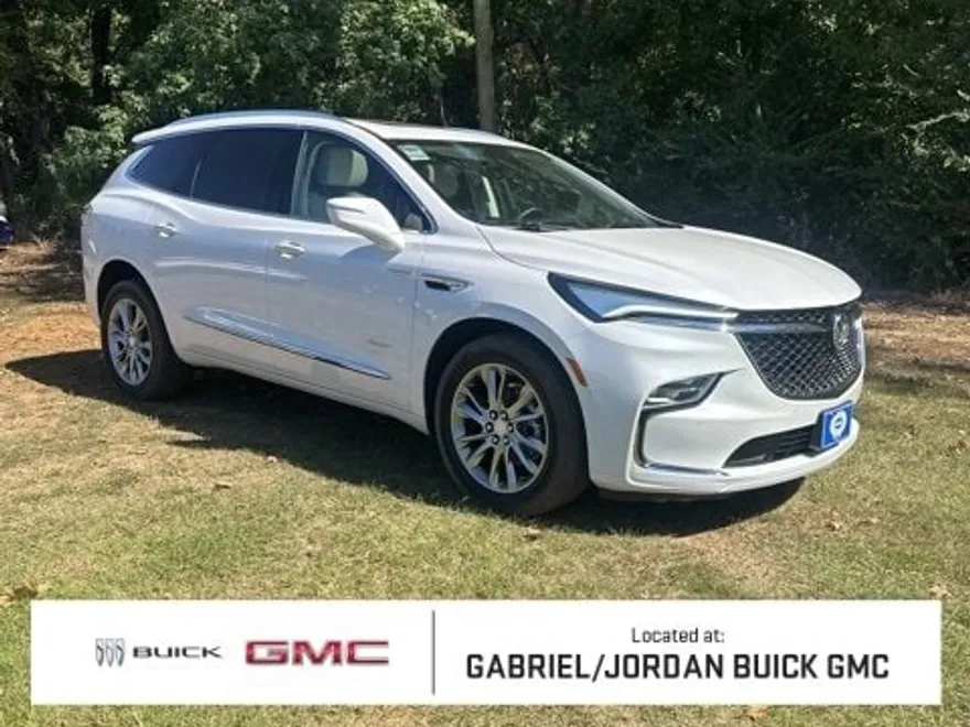 2022 Buick Enclave Avenir photo 1