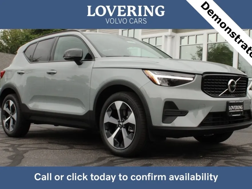 2026 Volvo XC40 Core photo 1