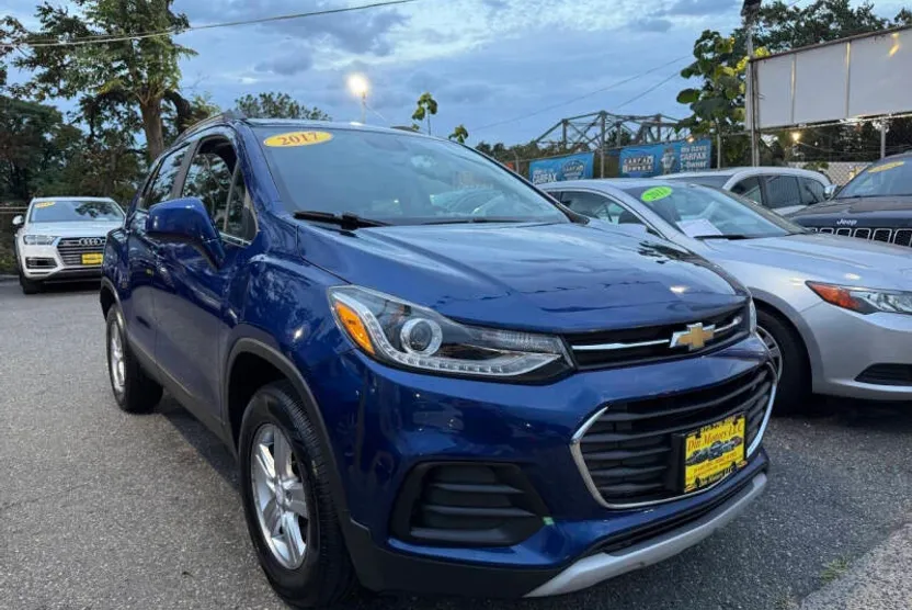 2017 Chevrolet Trax LT photo 1