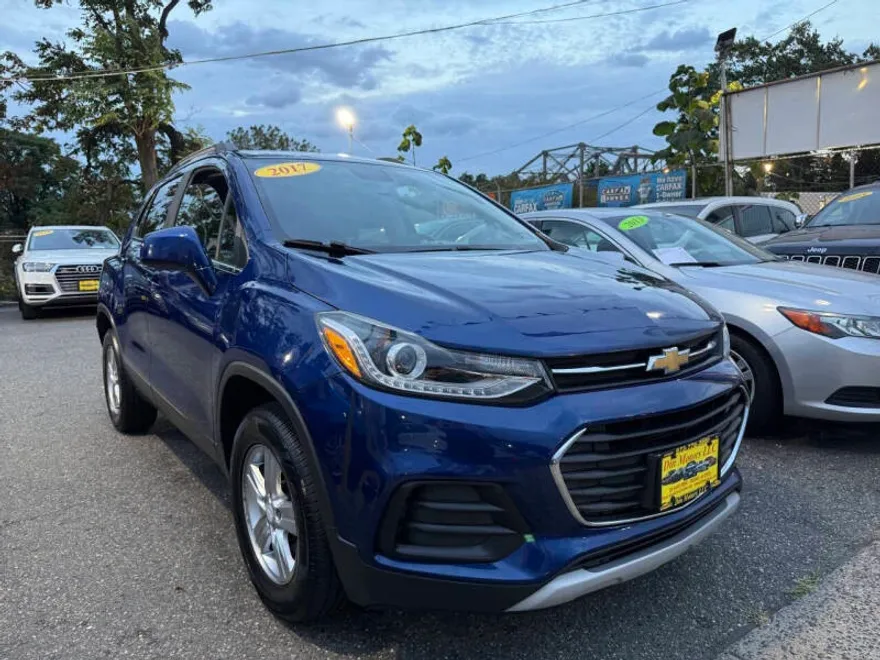 2017 Chevrolet Trax LT photo 1