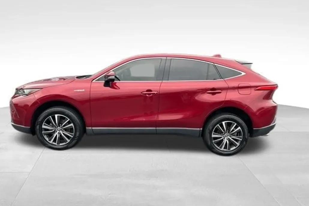 2021 Toyota Venza LE photo 1