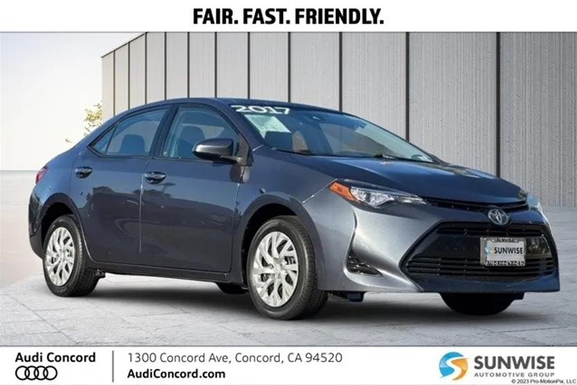 2017 Toyota Corolla LE photo 1