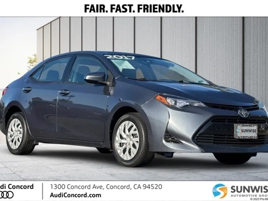 2017 Toyota Corolla LE photo 1