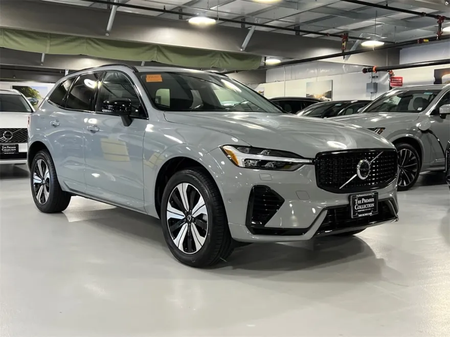 2025 Volvo XC60 Hybrid T8 Plus photo 1