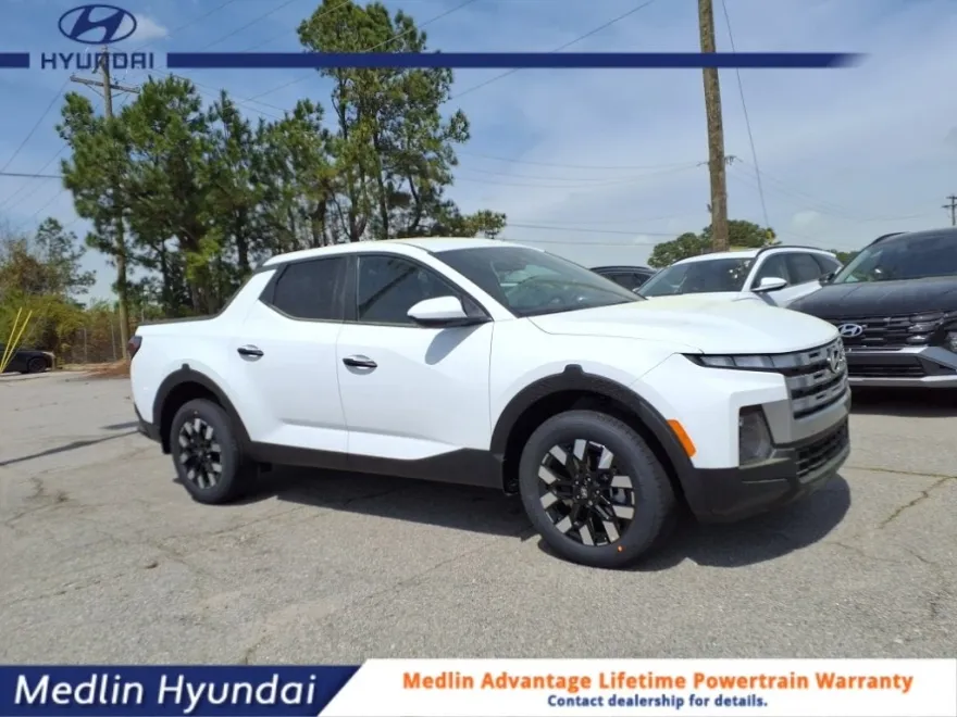 2025 Hyundai Santa Cruz SE photo 1