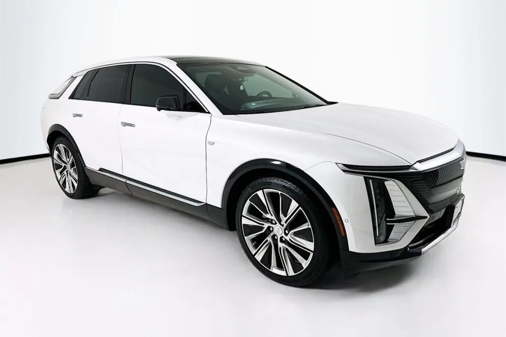 2024 Cadillac Lyriq Luxury photo 1