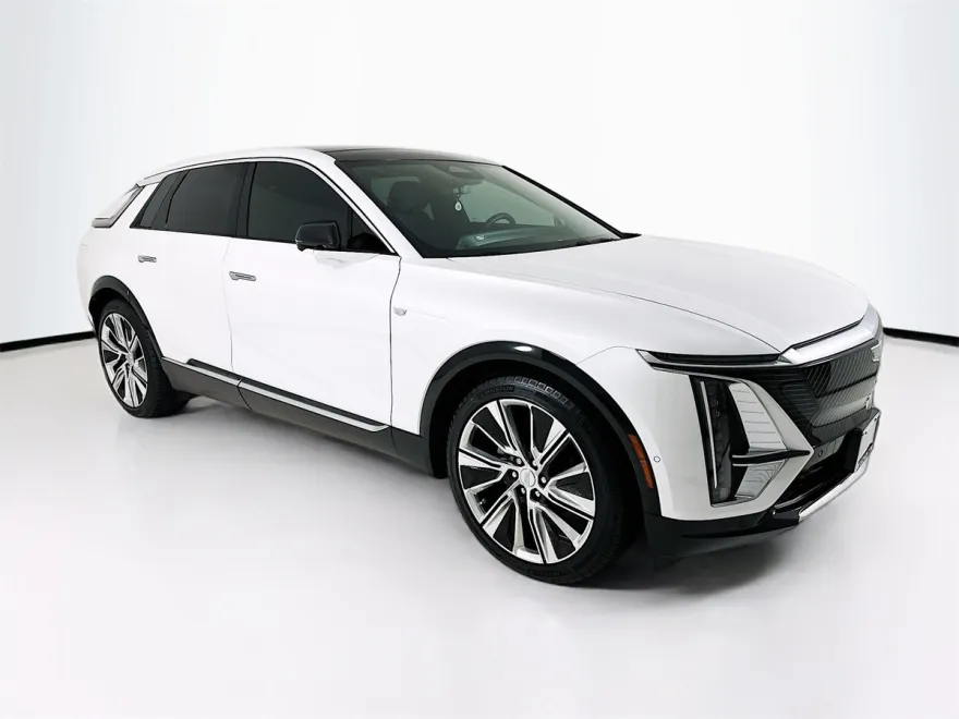2024 Cadillac Lyriq Luxury photo 1