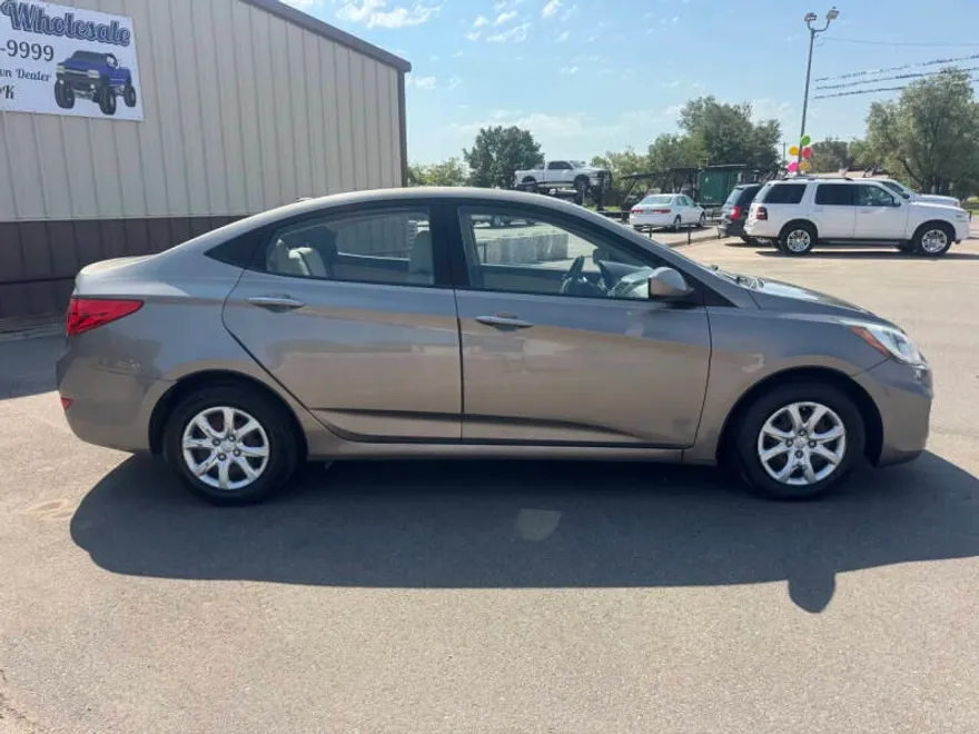 2013 Hyundai Accent GLS GS photo 1