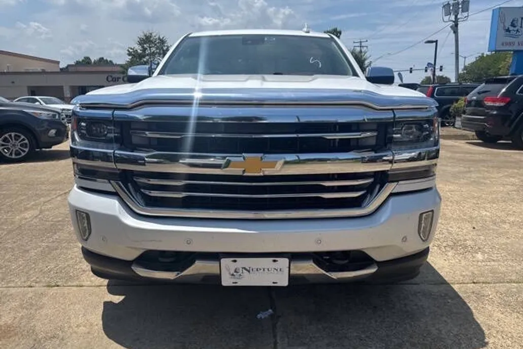 2016 Chevrolet Silverado 1500 High Country photo 1