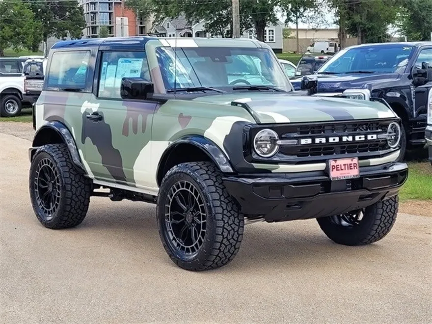 2025 Ford Bronco Base photo 1