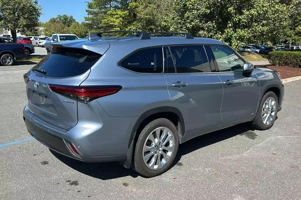 2023 Toyota Highlander Hybrid Limited photo 1