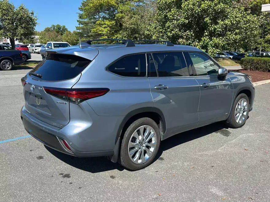 2023 Toyota Highlander Hybrid Limited photo 1
