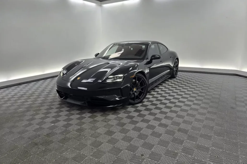 2026 Porsche Taycan GTS photo 1