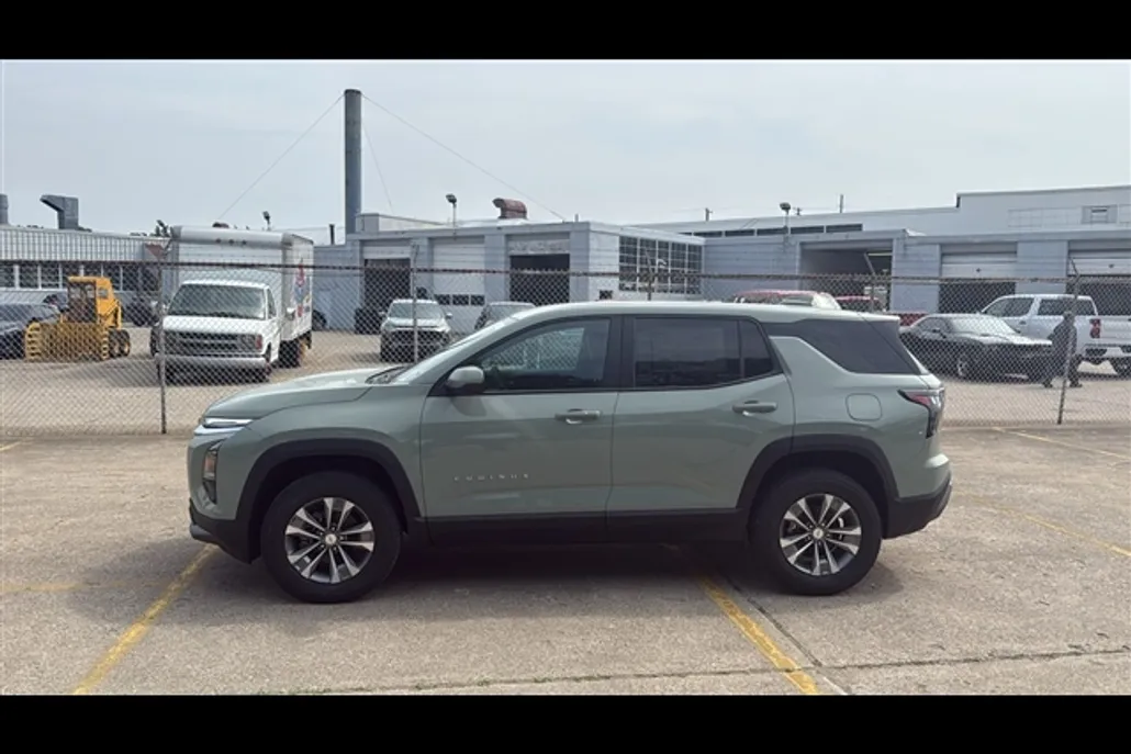 2026 Chevrolet Equinox LT photo 1